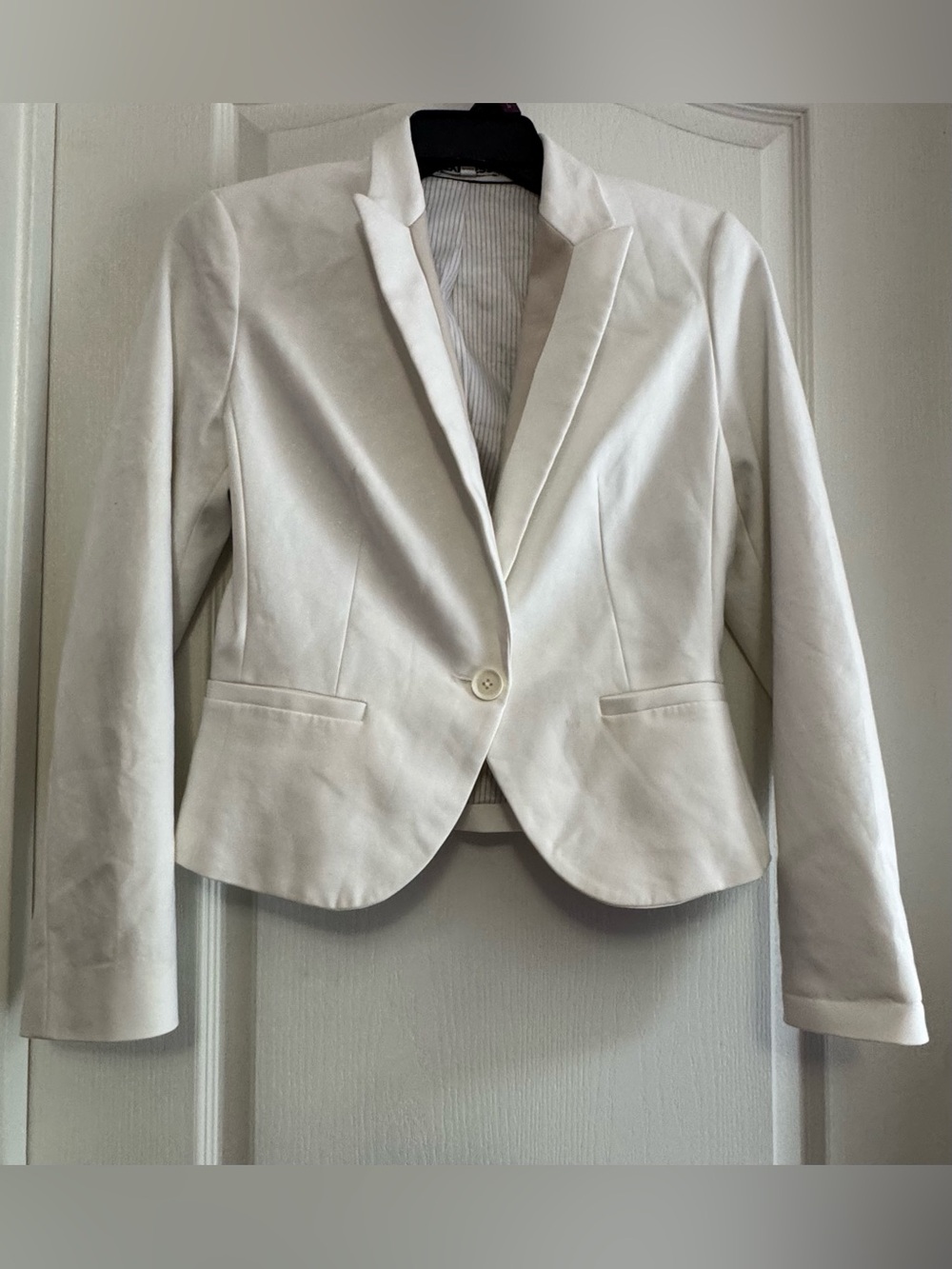 Classic Women’s White Single-Button Blazer